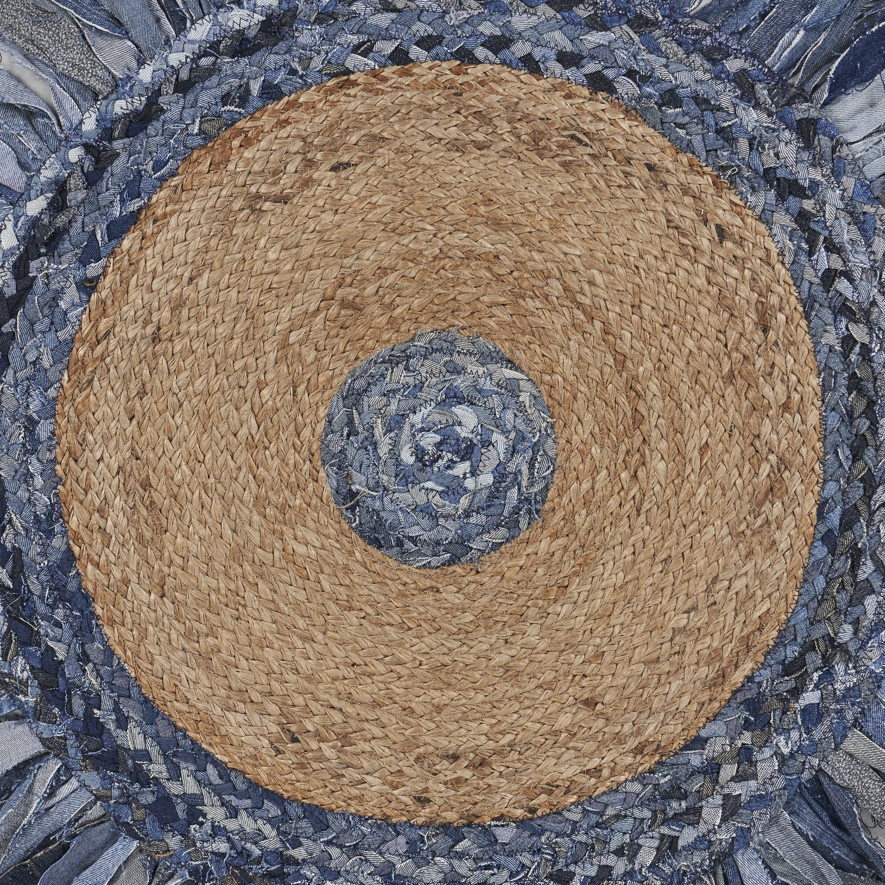 Nature Denim Blue/ Tan Bohemian Chindi Cotton Blend Indoor Round Area Rug 5'6"