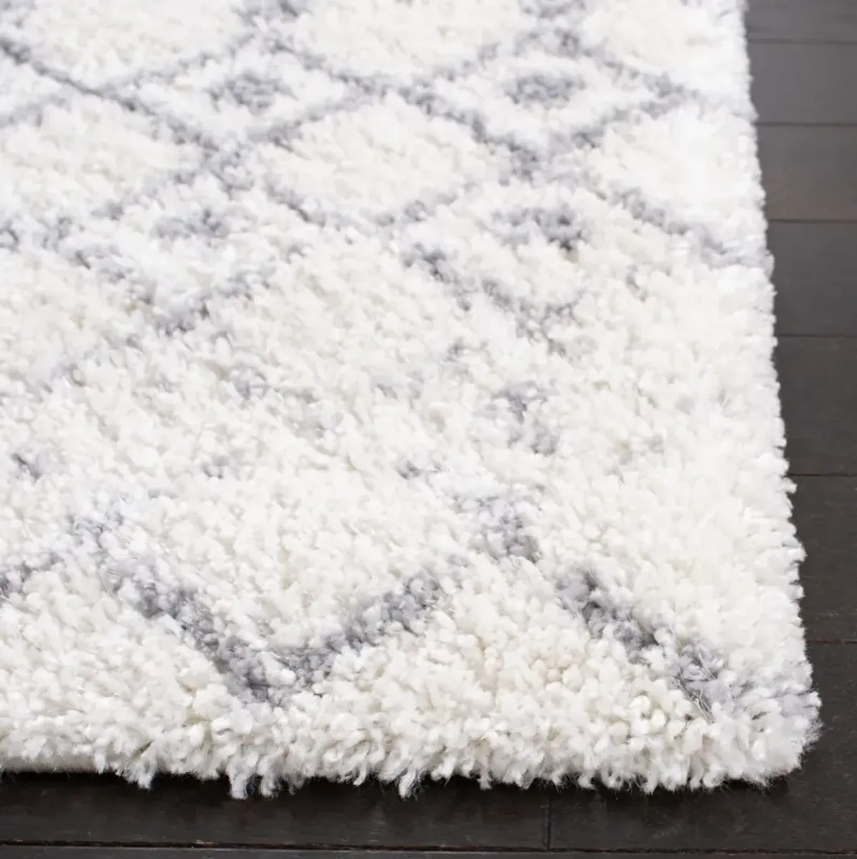 TAHOE SHAG 616 WHITE  6'-7' x 8'-7' Medium Rectangle Rug