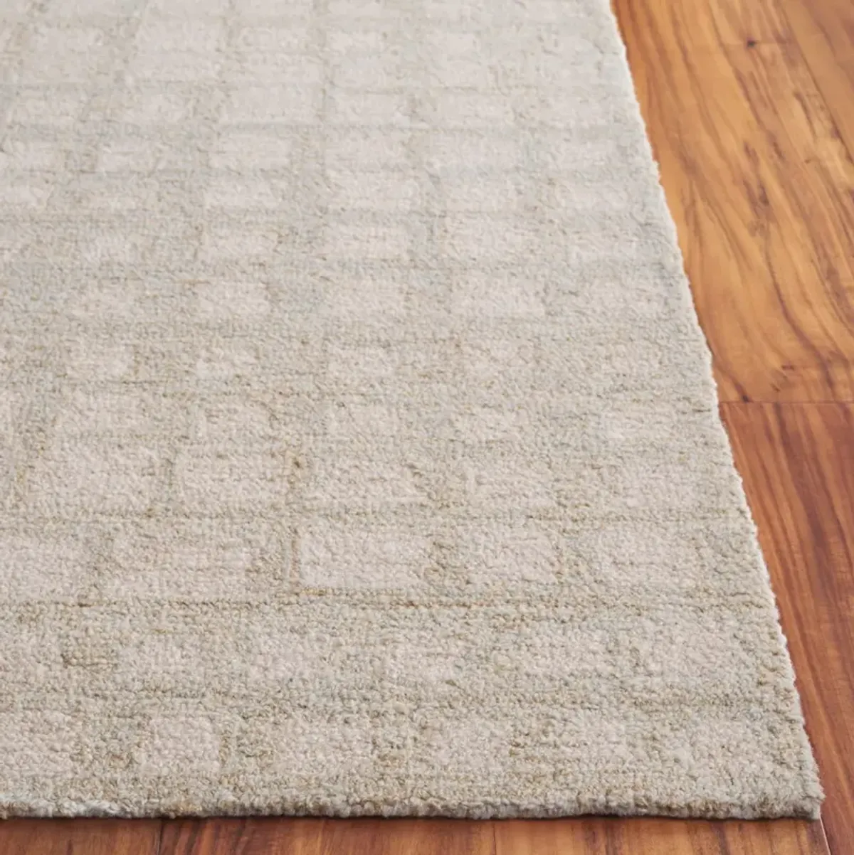 METRO 778 SAGE  2'-3' x 8' Runner Rug