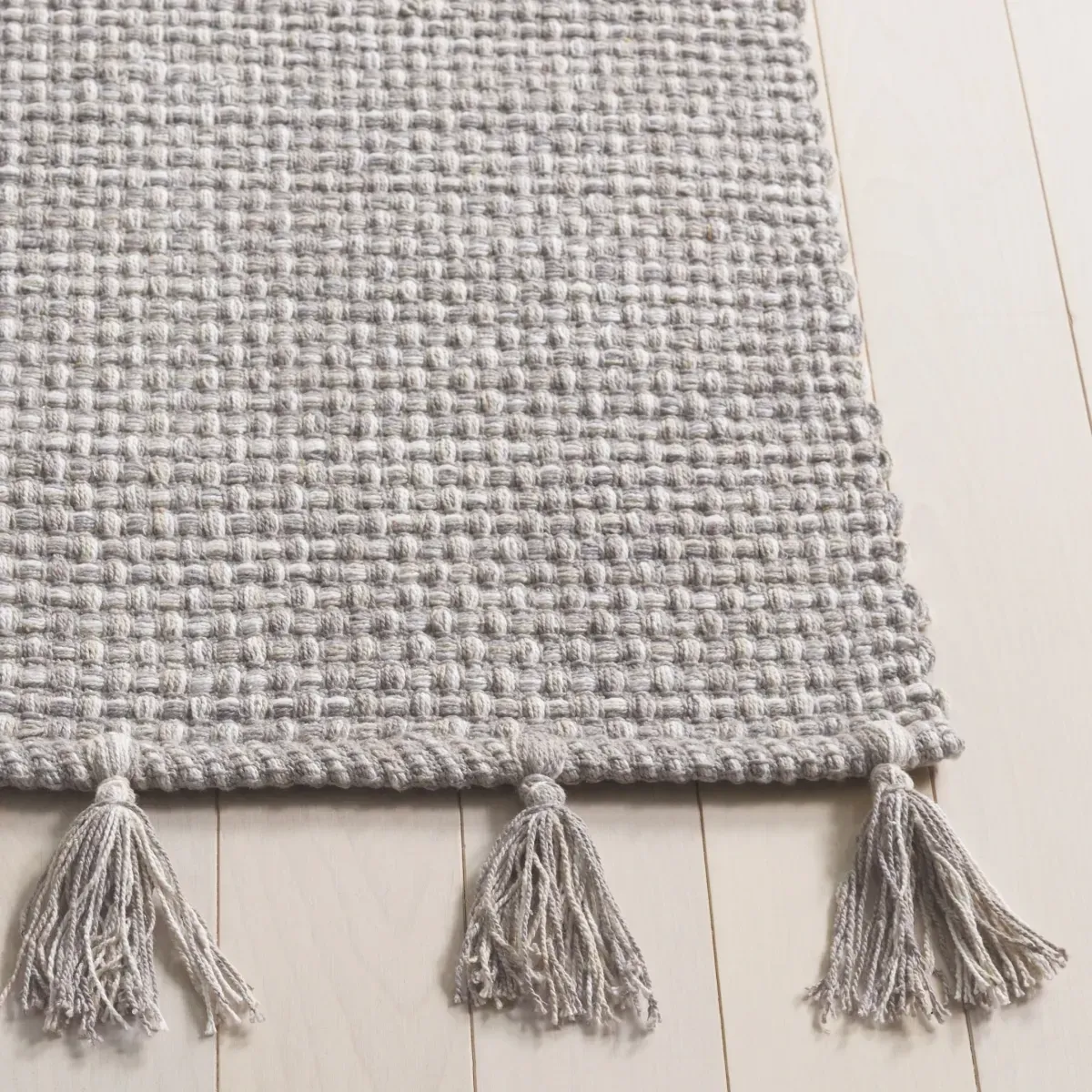 MONTAUK 476 LIGHT GREY 2'-3' x 9' Runner Rug