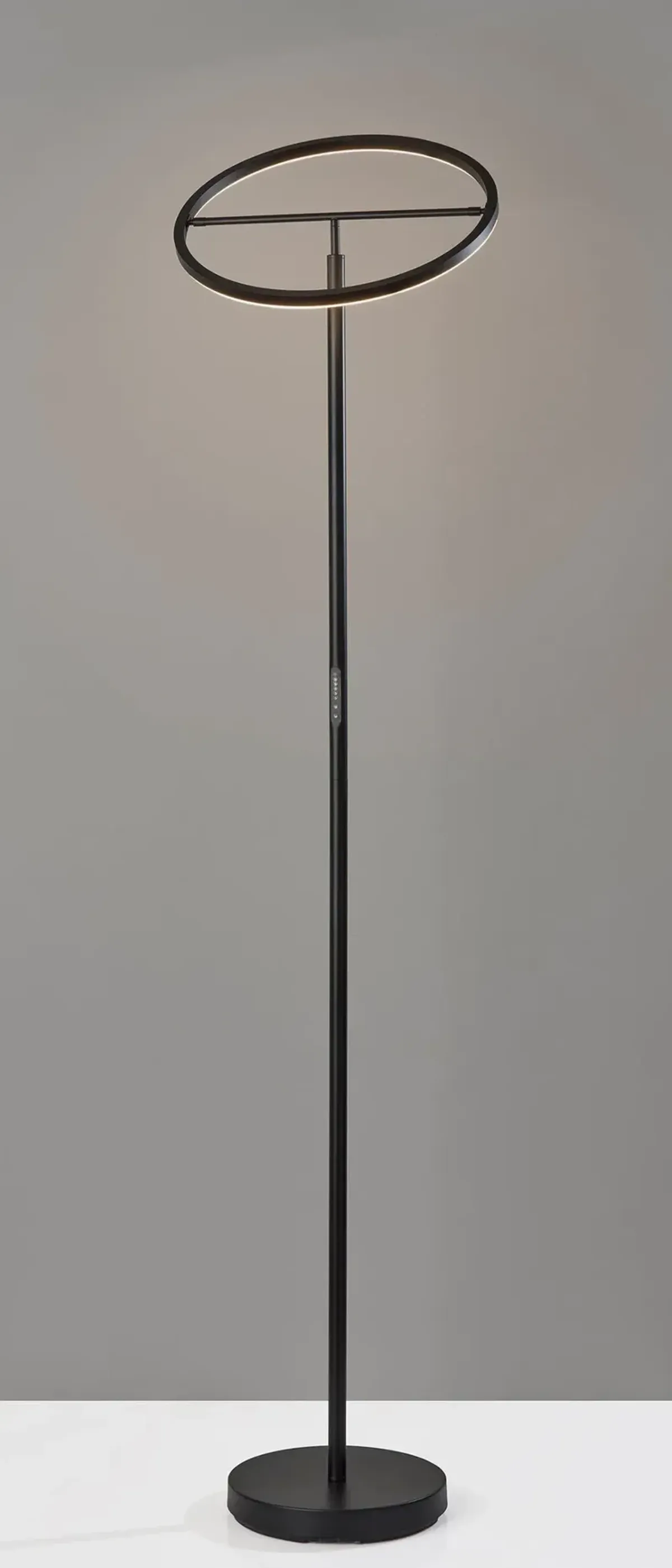 Falcon LED Floor Lamp w. Smart Switch