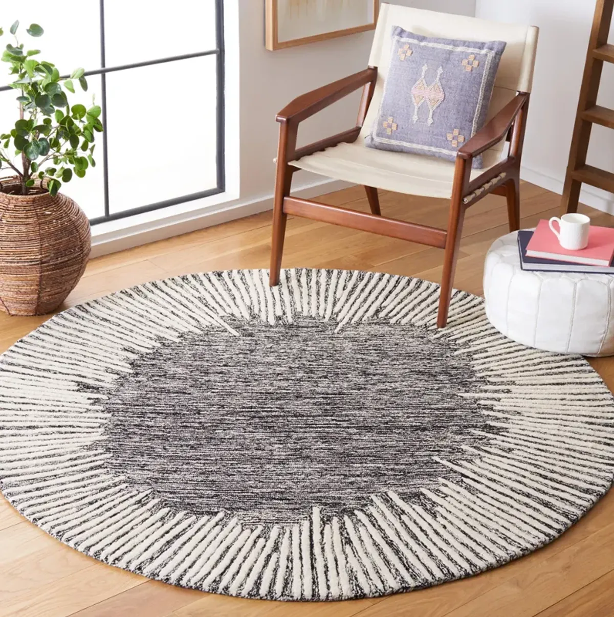 ABSTRACT Hand Tufted 4' x 4' Round area rug