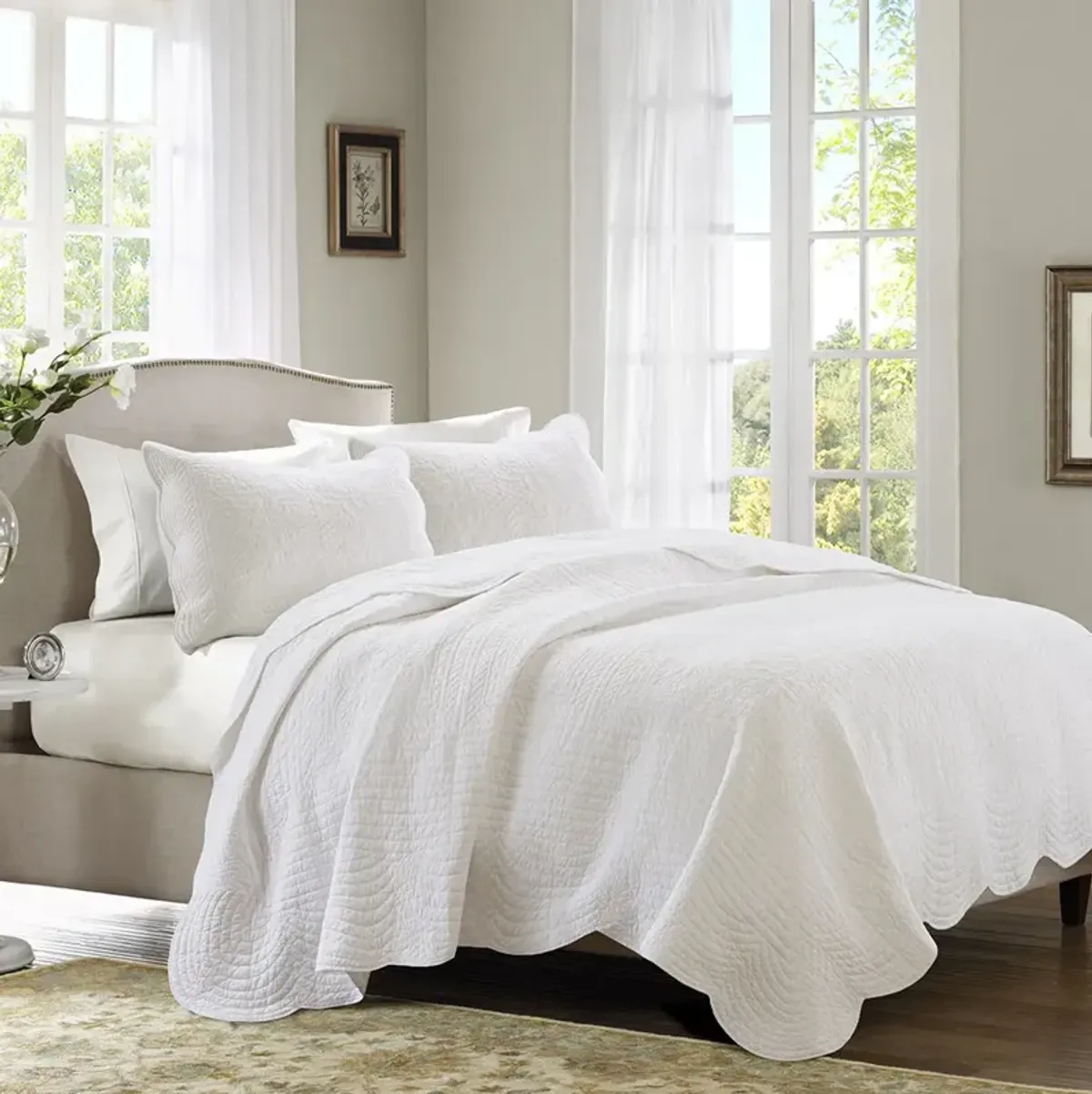 Madison Park Tuscany White 3 Piece Reversible Scalloped Edge Quilt Set