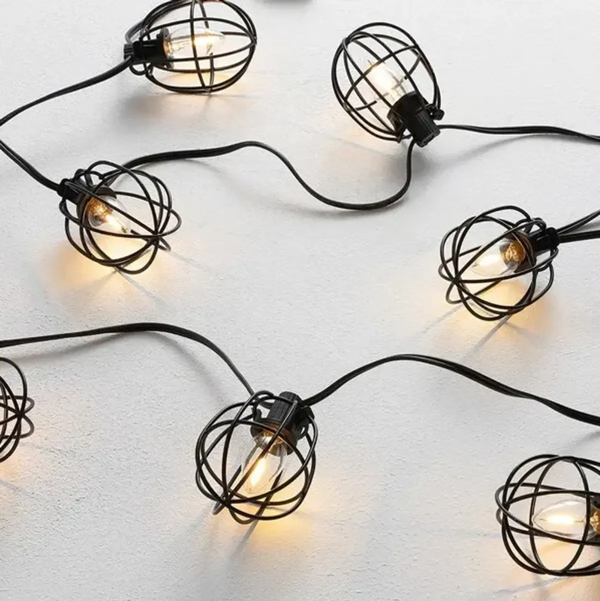 GARNET LED OUTDOOR STRING LIGHTS