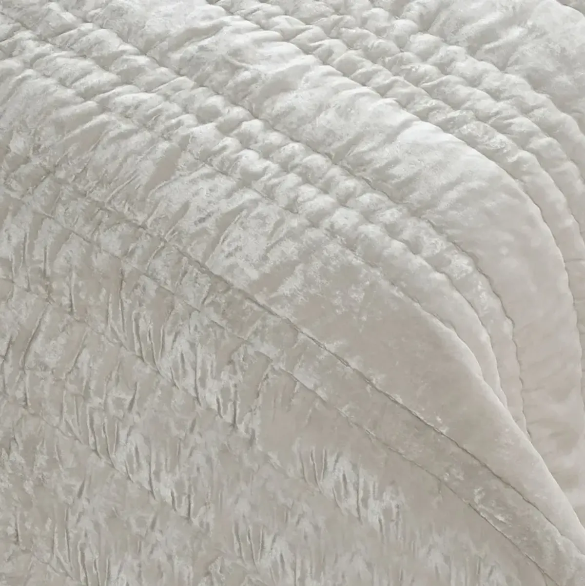 Seville Velvet Oyster Gray King Quilt