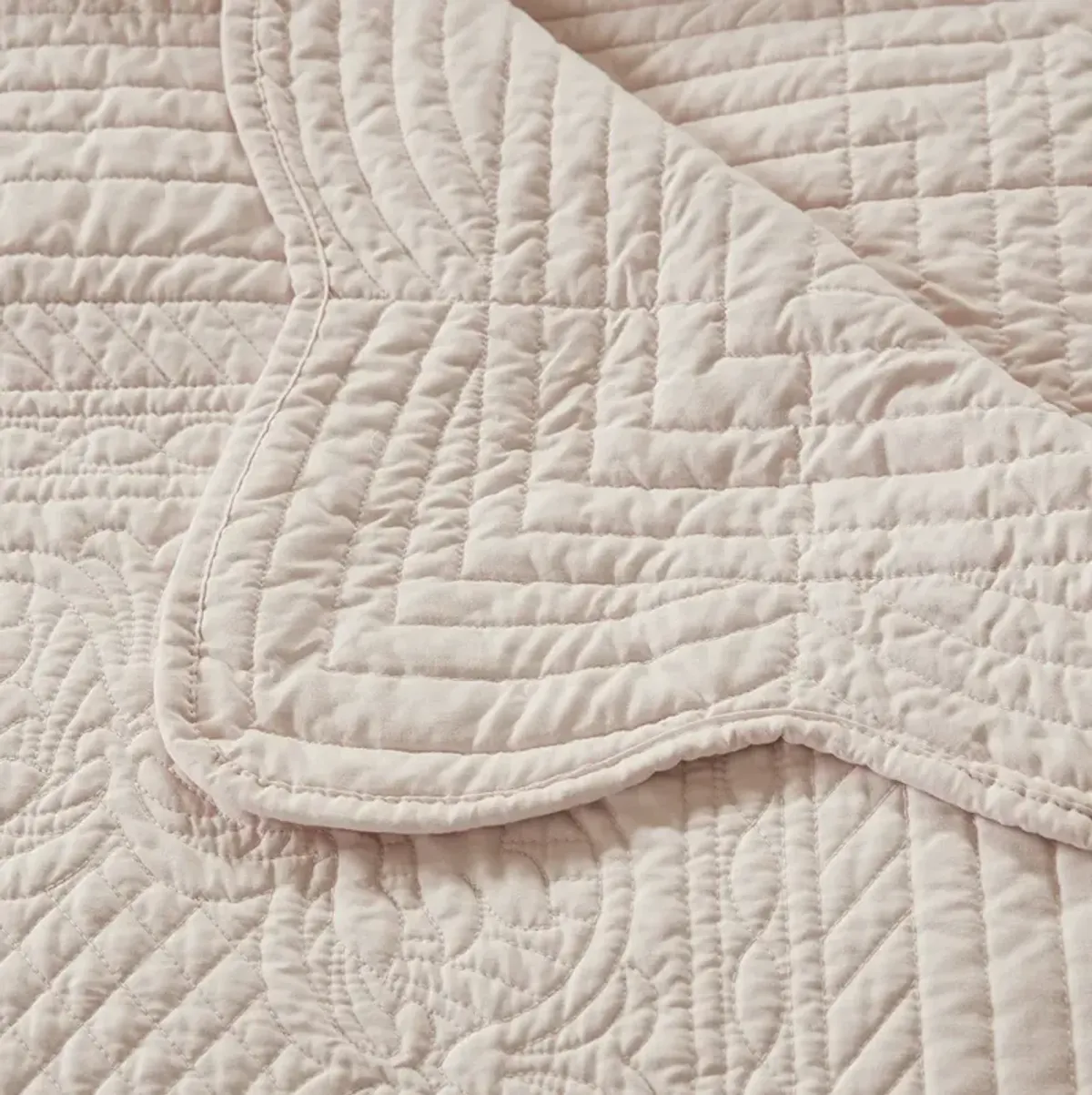 Madison Park Tuscany Blush Oversized Quilted Throw with Scalloped Edges