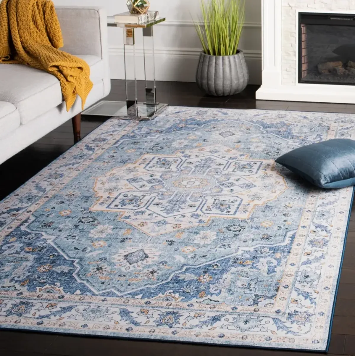 TUCSON 118 M/W S/R LIGHT BLUE  2'-6' x 4' Accent Rug