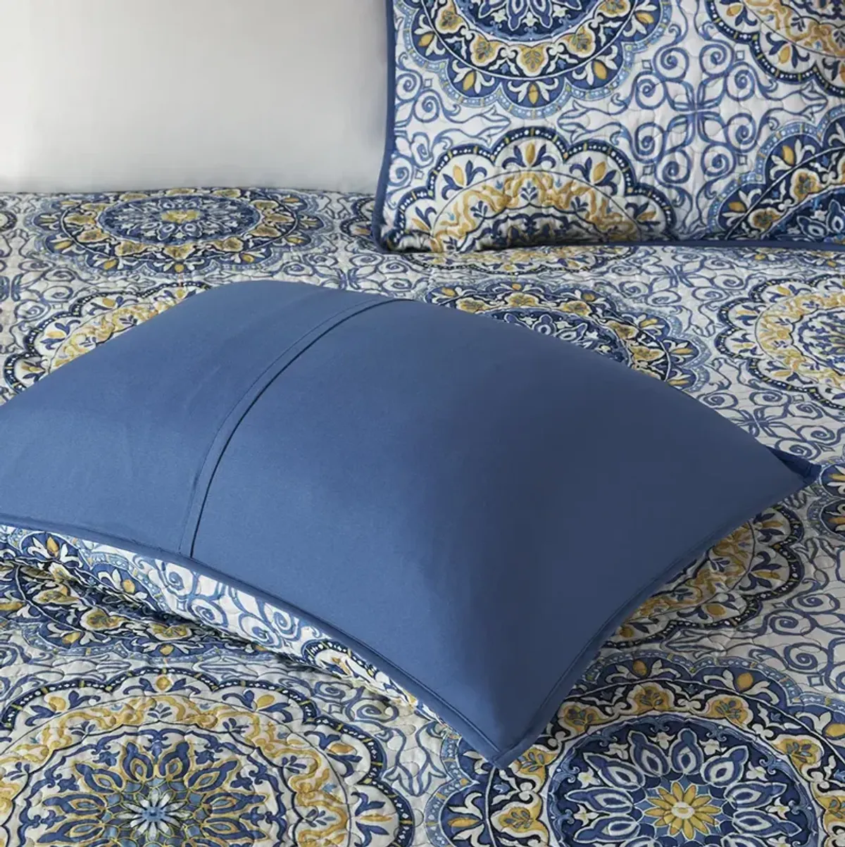 Madison Park Tangiers Blue 6 Piece Reversible Quilt Set with Throw Pillows