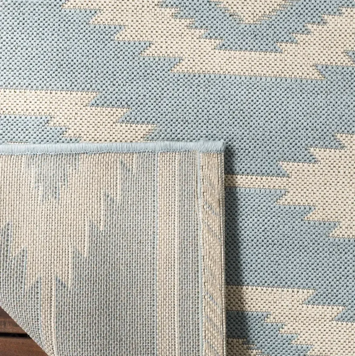 BEACH HOUSE 171 Blue 2'-2' X 4' Accent Rug