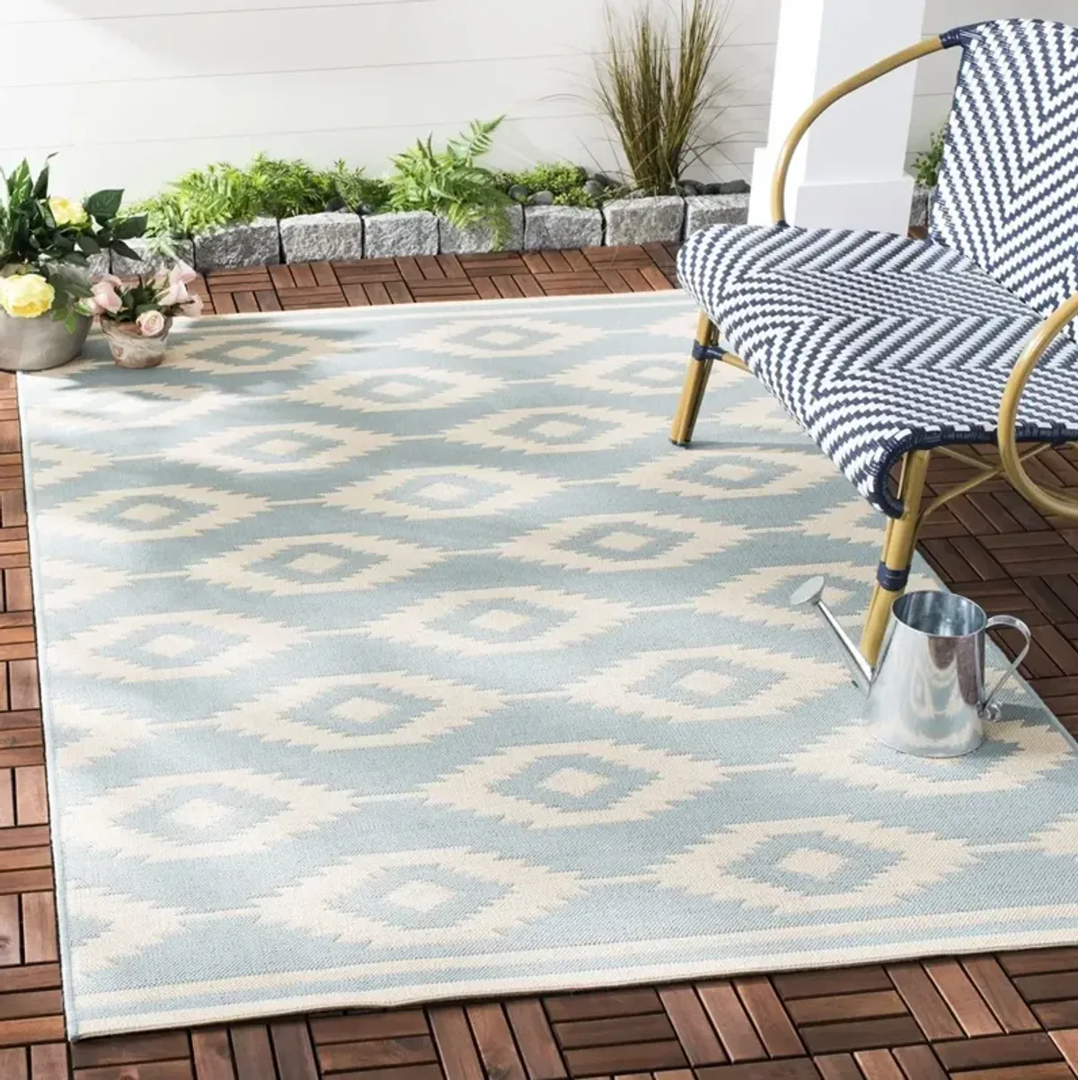 BEACH HOUSE 171 Blue 2'-2' X 4' Accent Rug