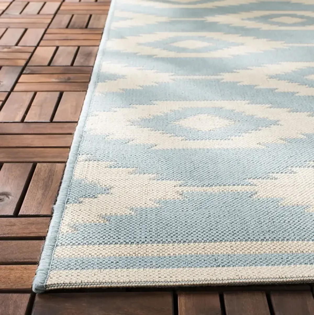 BEACH HOUSE 171 Blue 2'-2' X 4' Accent Rug