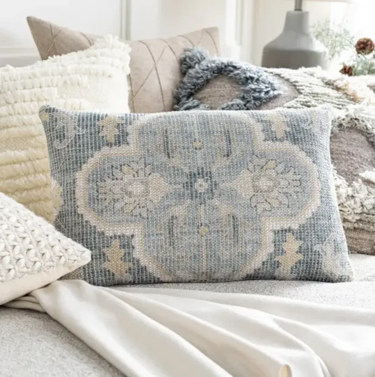 Samsun 14"H x 22"W Pillow Kit