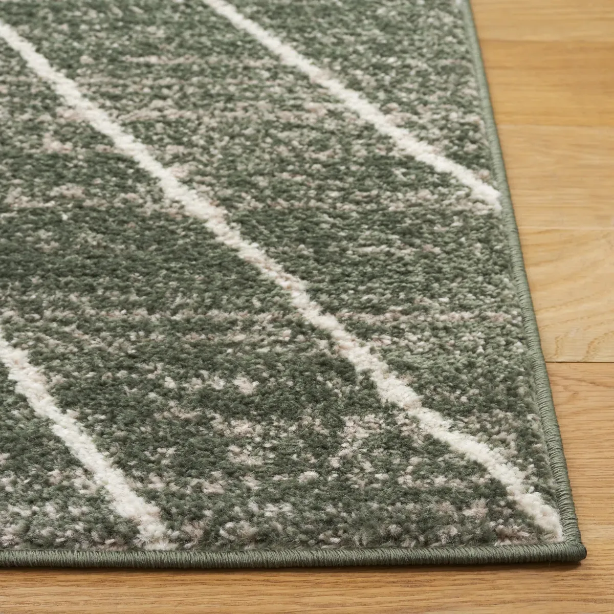 ADIRONDACK 251 DARK GREEN  2'-6' x 8' Runner Rug