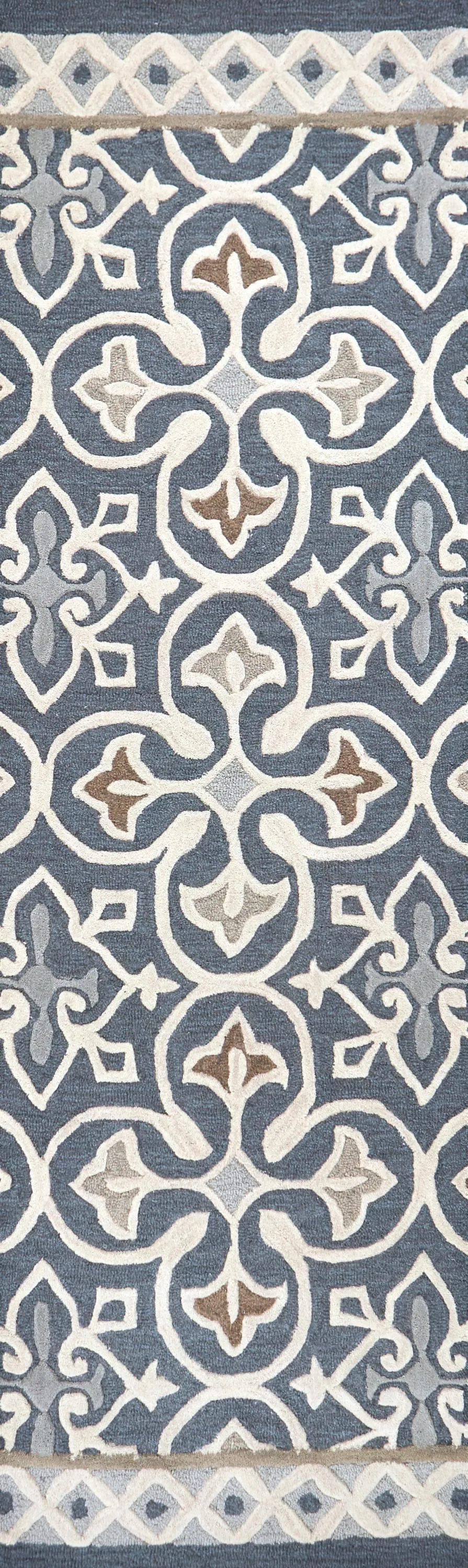 Opulent Gray/Natural Medallion Wool 2'6" x 8' Runner Rug