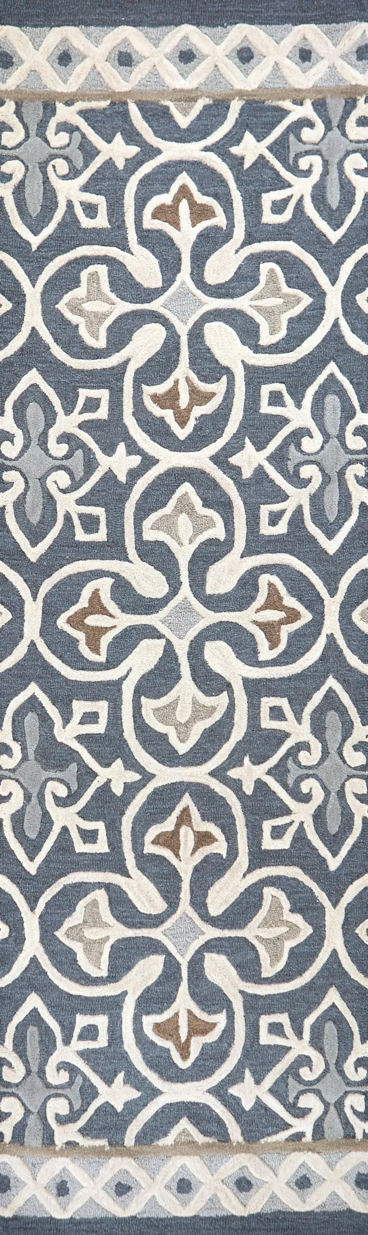 Opulent Gray/Natural Medallion Wool 2'6" x 8' Runner Rug