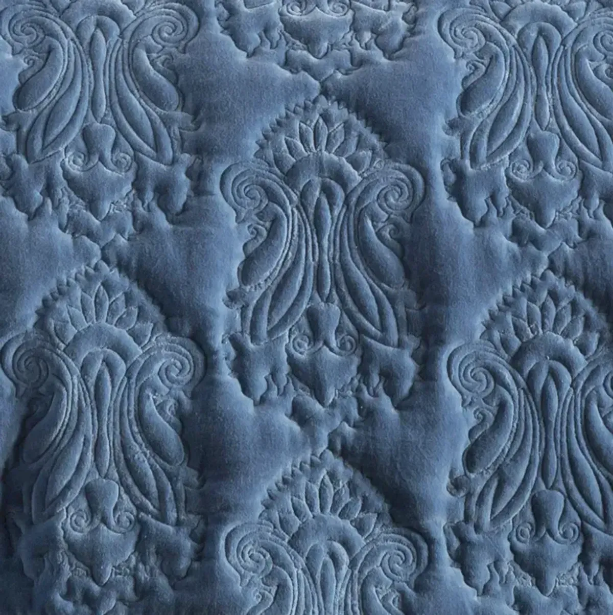 Vienna VIE-2001 68"W x 86"L, 26"W x 20"L Quilt