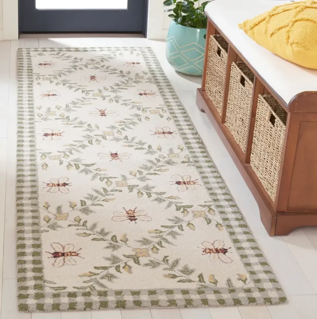 HK55 IVORY  2'-6' x 14' Runner Rug