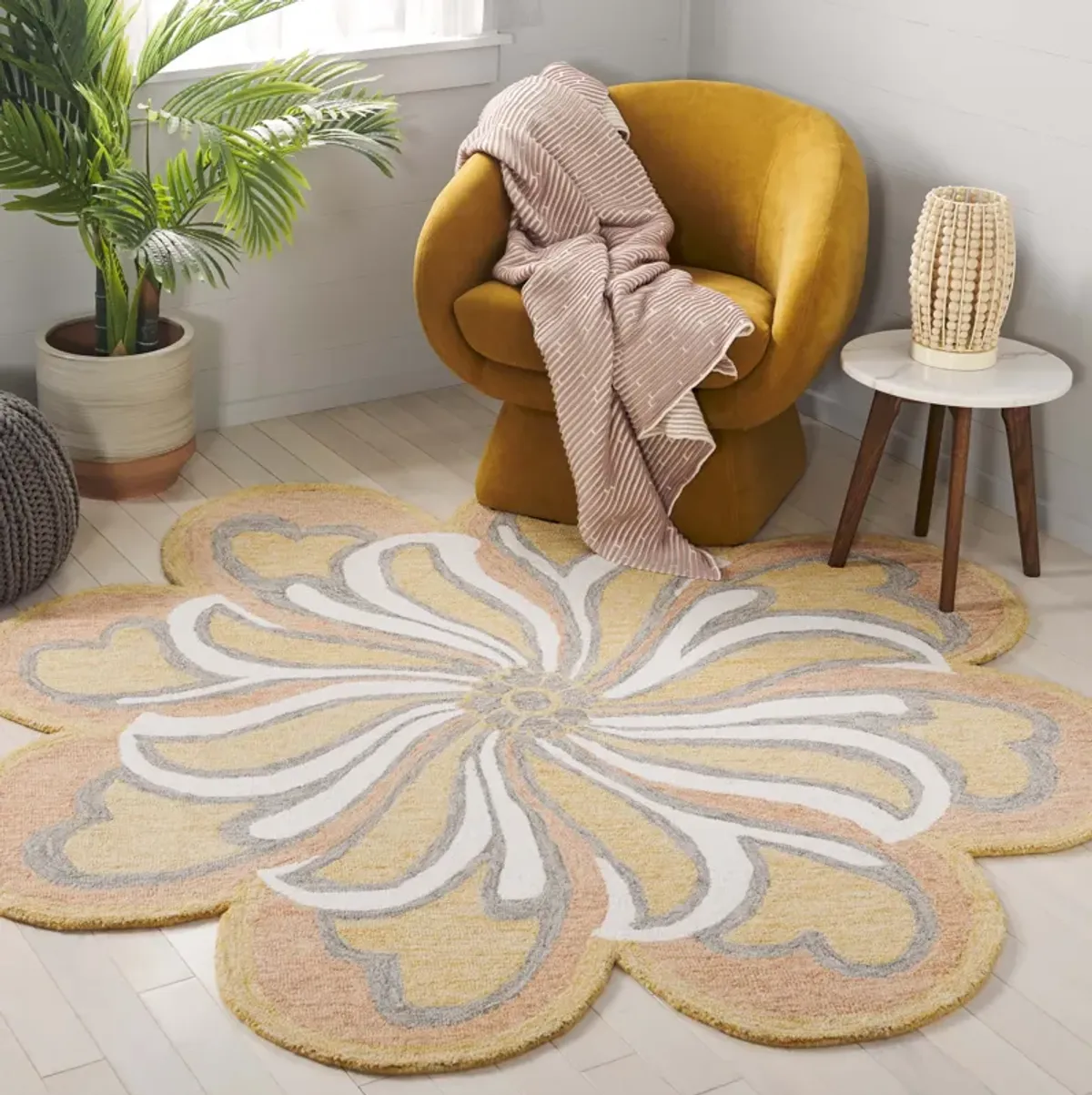 NOVELTY Hand Tufted 4' x 4' Round area rug