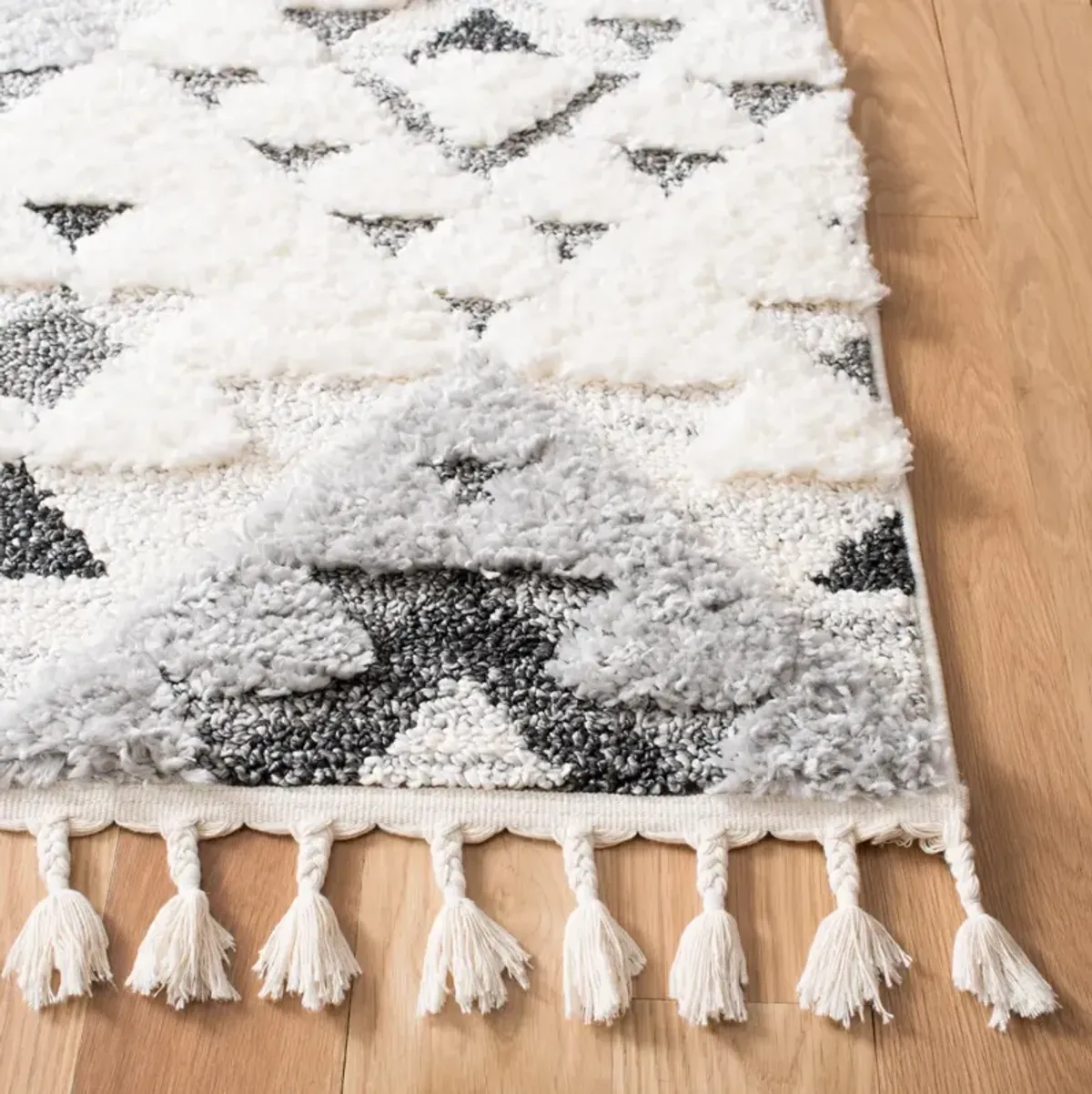 MOROCCAN TASSEL SHAG 688 IVORY  2' x 3' Accent Rug