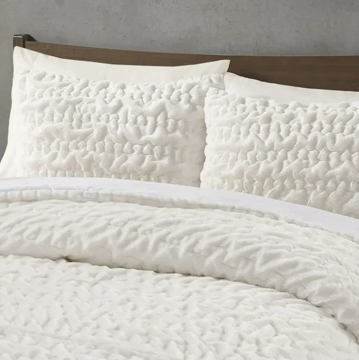 Madison Park Blair Ivory Ruched Fur Down Alternative Comforter Set