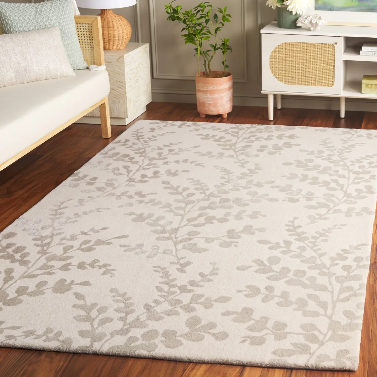 GLAMOUR Hand Tufted 4' x 6' area rug