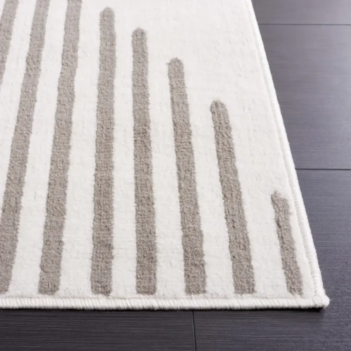 PYRAMID 243 IVORY  5'-3' x 7'-8' Medium Rectangle Rug