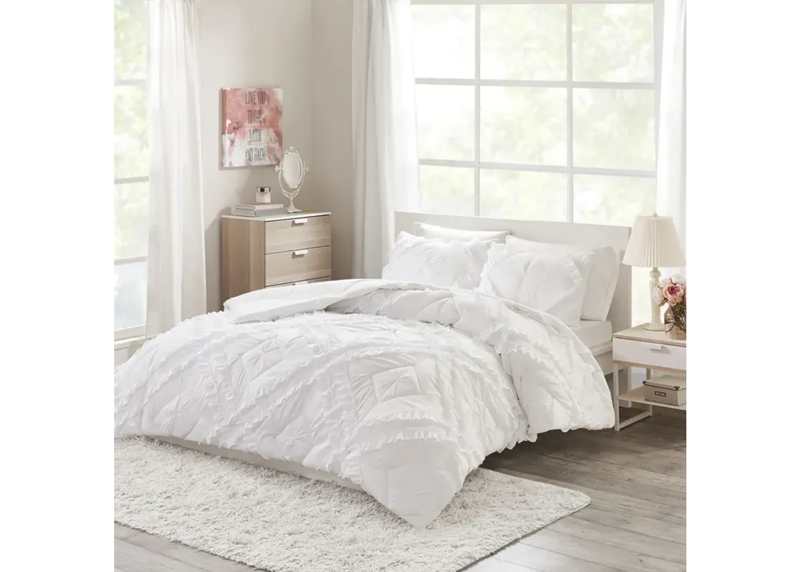 Intelligent Design Kacie White Solid Quilt Set With Tufted Diamond Ruffles