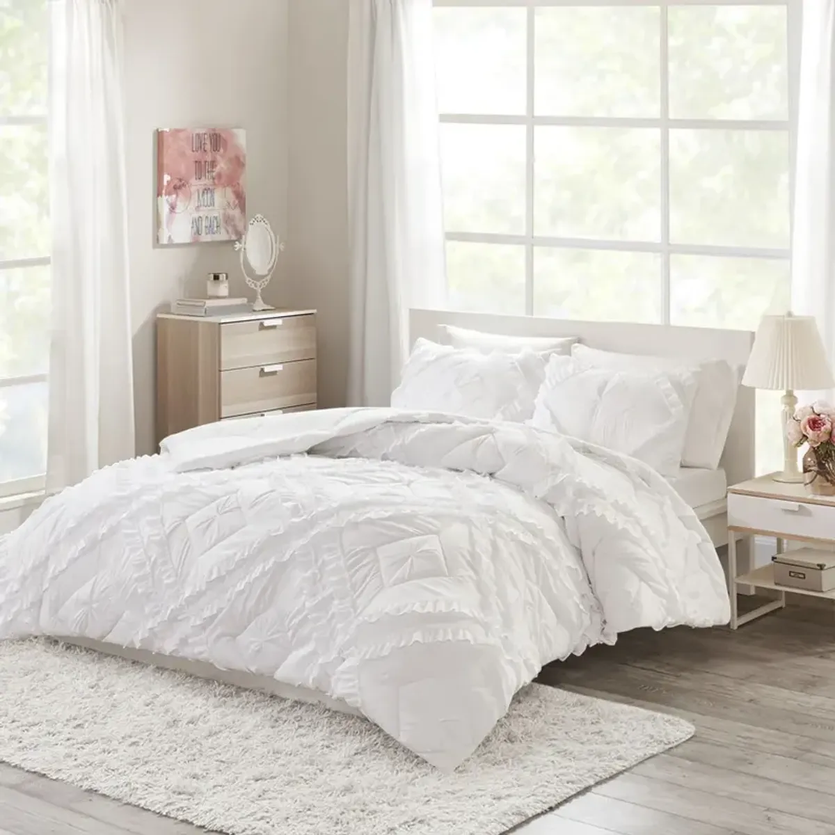 Intelligent Design Kacie White Solid Quilt Set With Tufted Diamond Ruffles