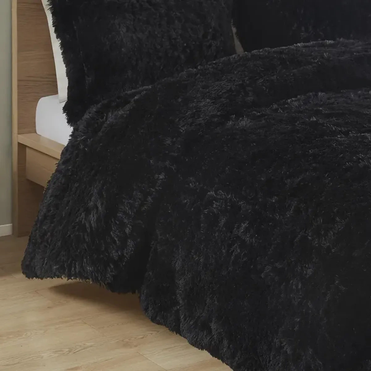 Intelligent Design Malea Black Shaggy Long Fur Comforter Mini Set