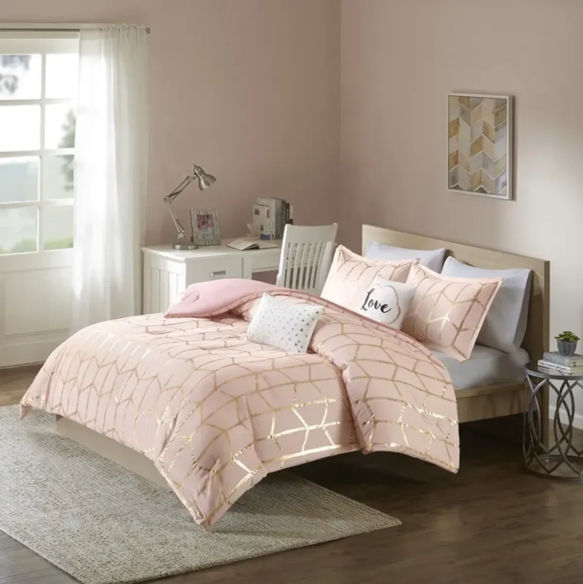 Intelligent Design Raina Blush/Gold Metallic Printed Comforter Set