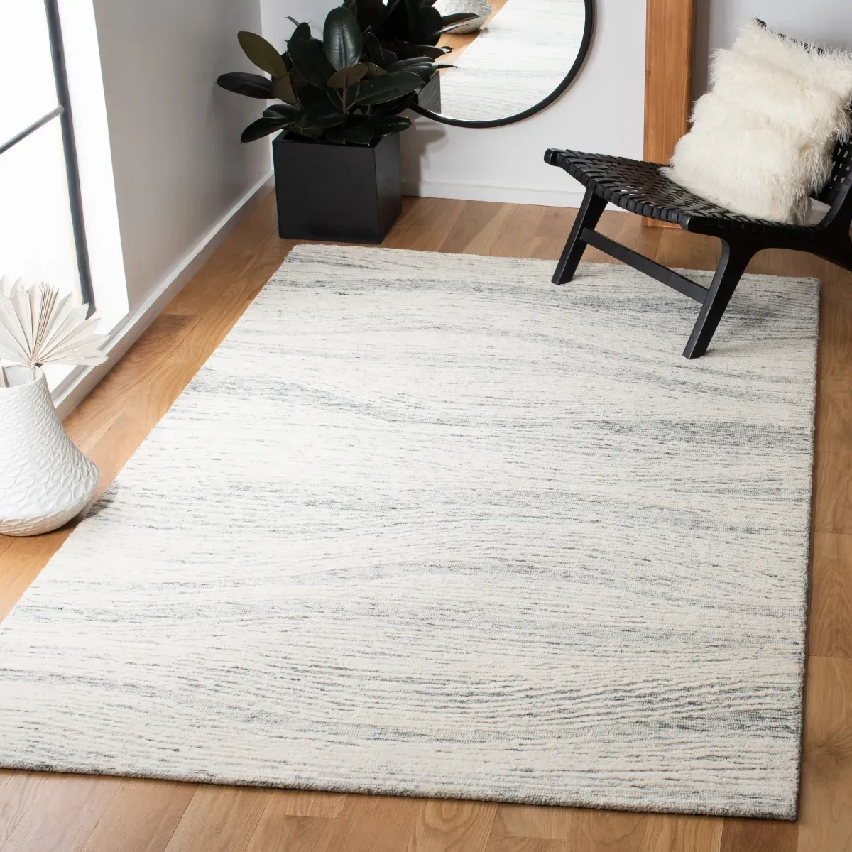 METRO 995 DARK GREY  2'-3' x 4'  Accent Rug