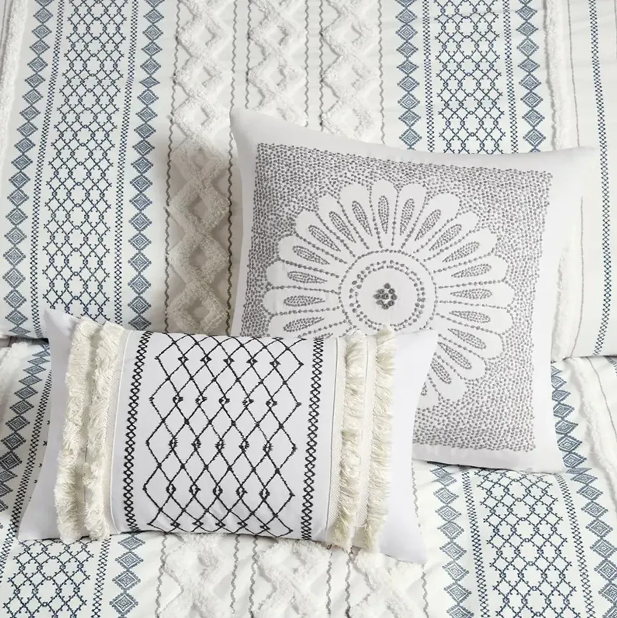 INK+IVY Imani White/Navy Cotton Printed Duvet Cover Set with Chenille