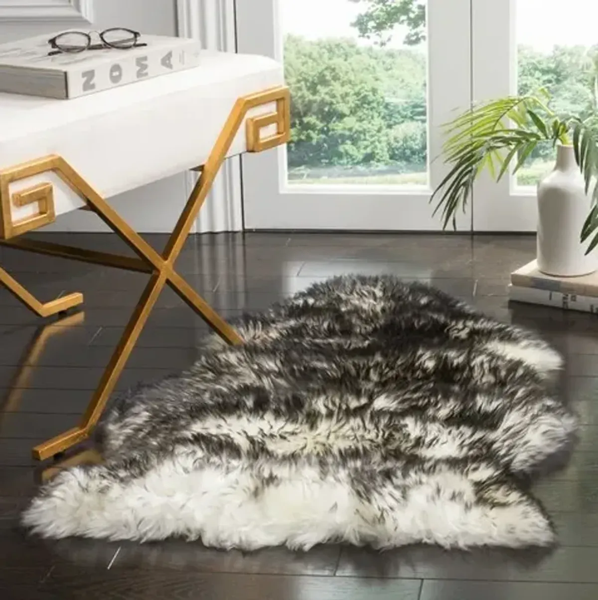 SHEEP SKIN 121 Black  2' X 3' Accent Rug