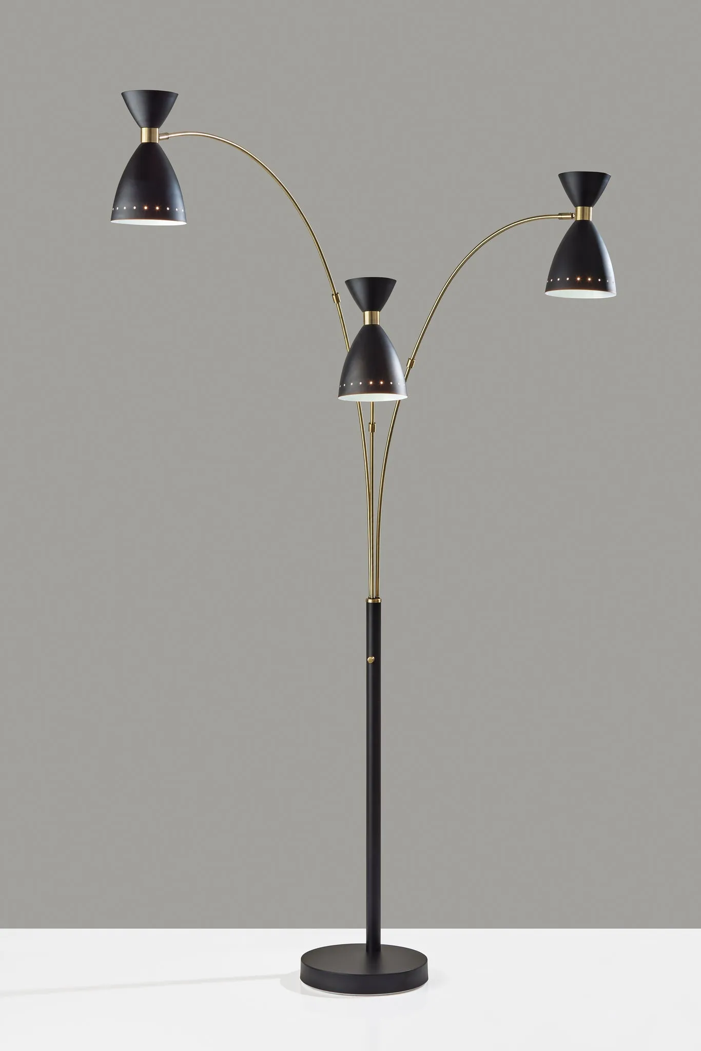 Oscar 3-Arm Arc Lamp