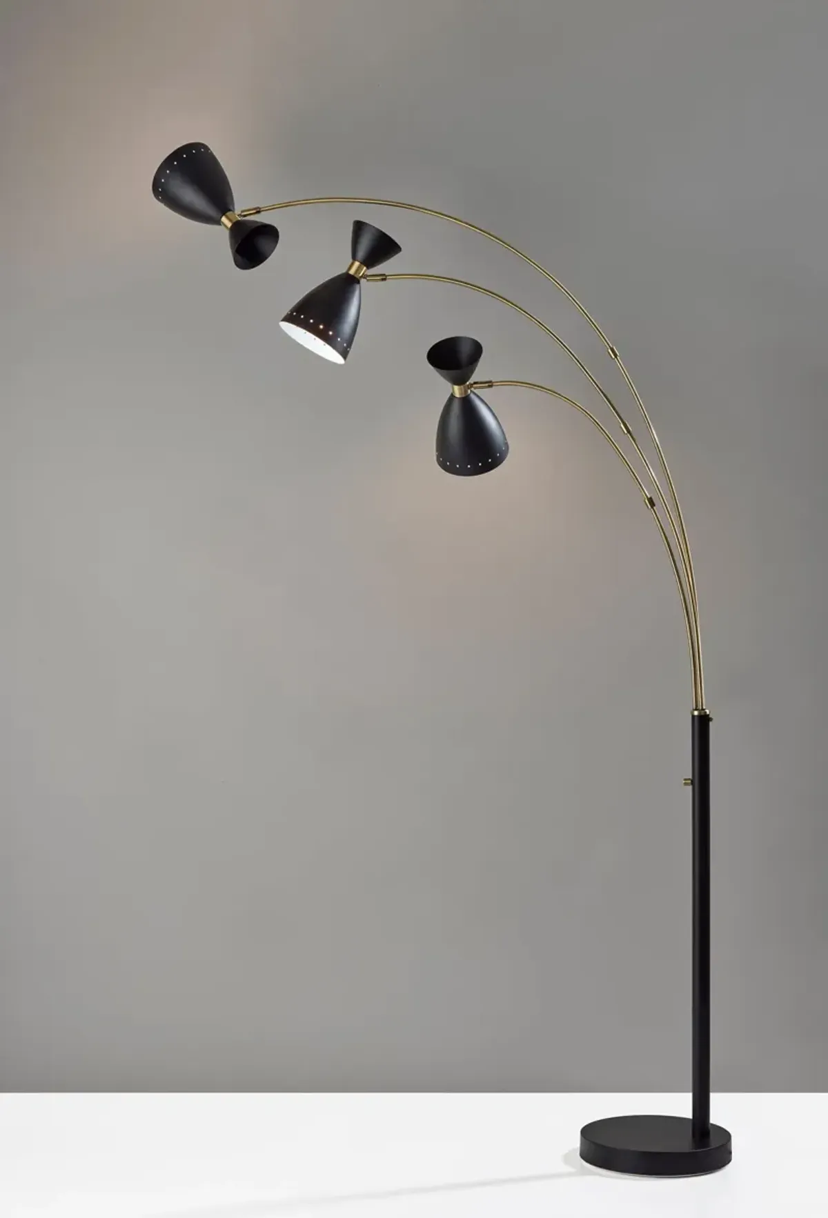 Oscar 3-Arm Arc Lamp