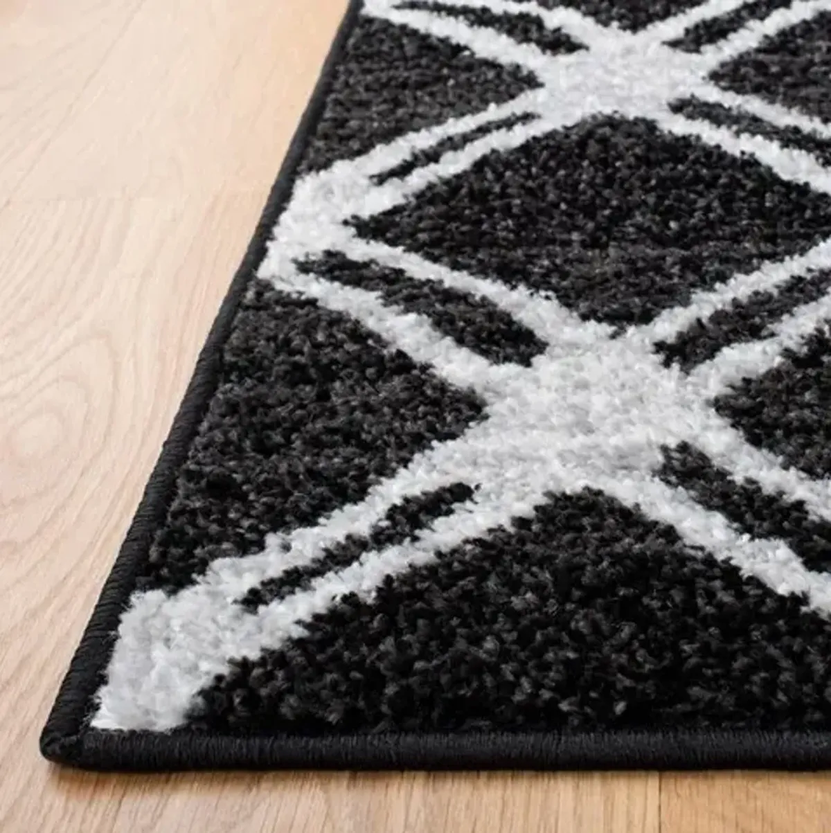 Adirondack Contemporary Black / Light Grey 5'-1" X 7'-6" Powerloomed Rug