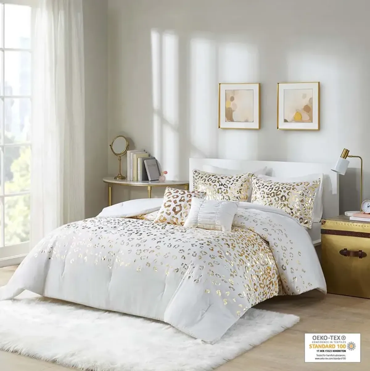 Intelligent Design Lillie Ivory/Gold Metallic Animal Printed Comforter Set