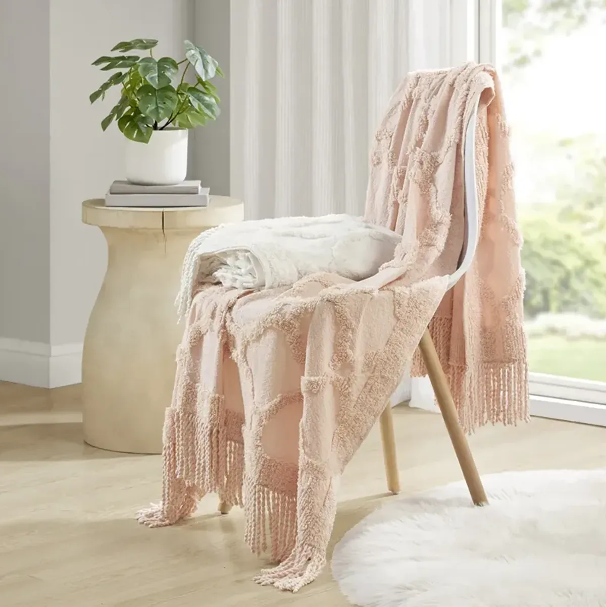 Madison Park Brianne Blush 100% Cotton Tufted Chenille Lightweight Throw With Fringe Tassel 50" x 60"