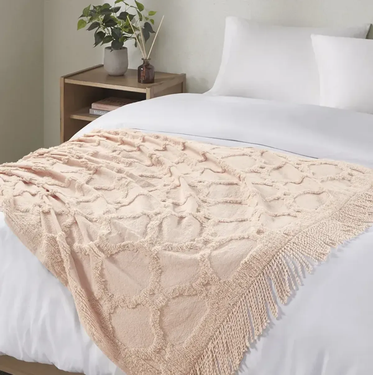 Madison Park Brianne Blush 100% Cotton Tufted Chenille Lightweight Throw With Fringe Tassel 50" x 60"