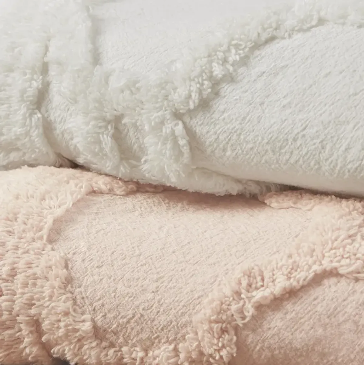 Madison Park Brianne Blush 100% Cotton Tufted Chenille Lightweight Throw With Fringe Tassel 50" x 60"