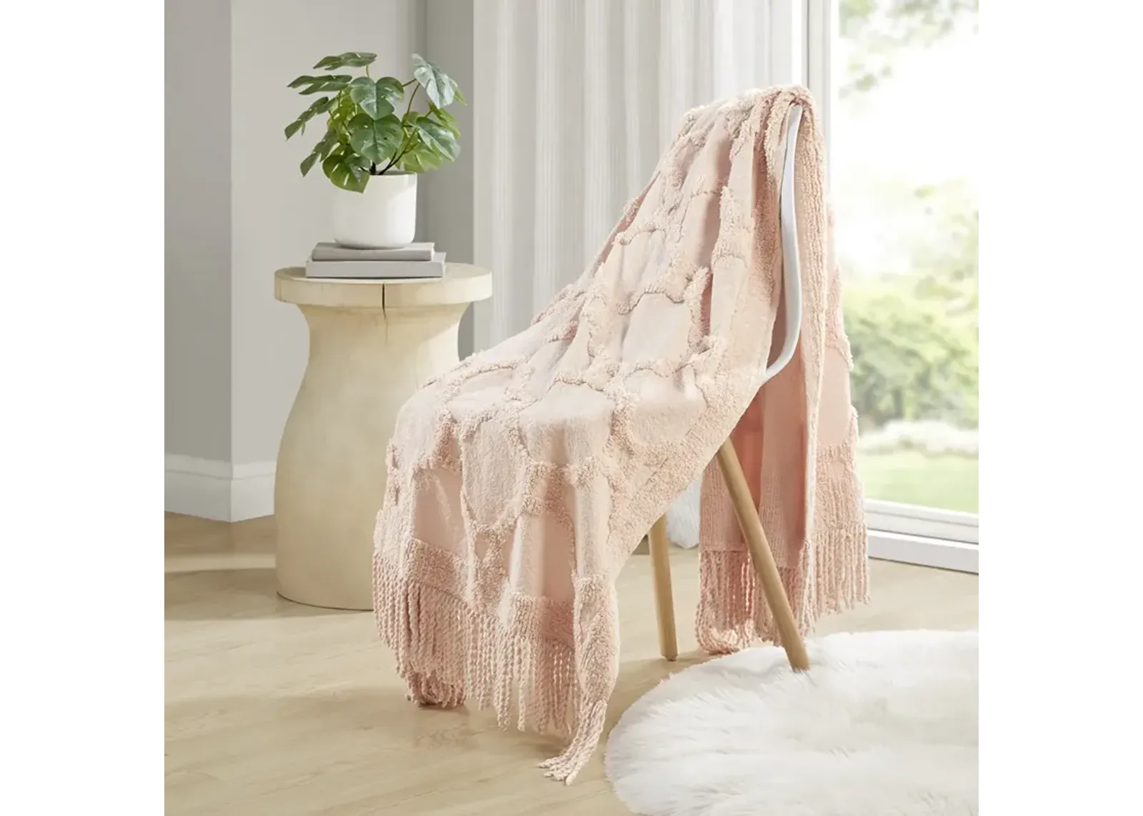 Madison Park Brianne Blush 100% Cotton Tufted Chenille Lightweight Throw With Fringe Tassel 50" x 60"