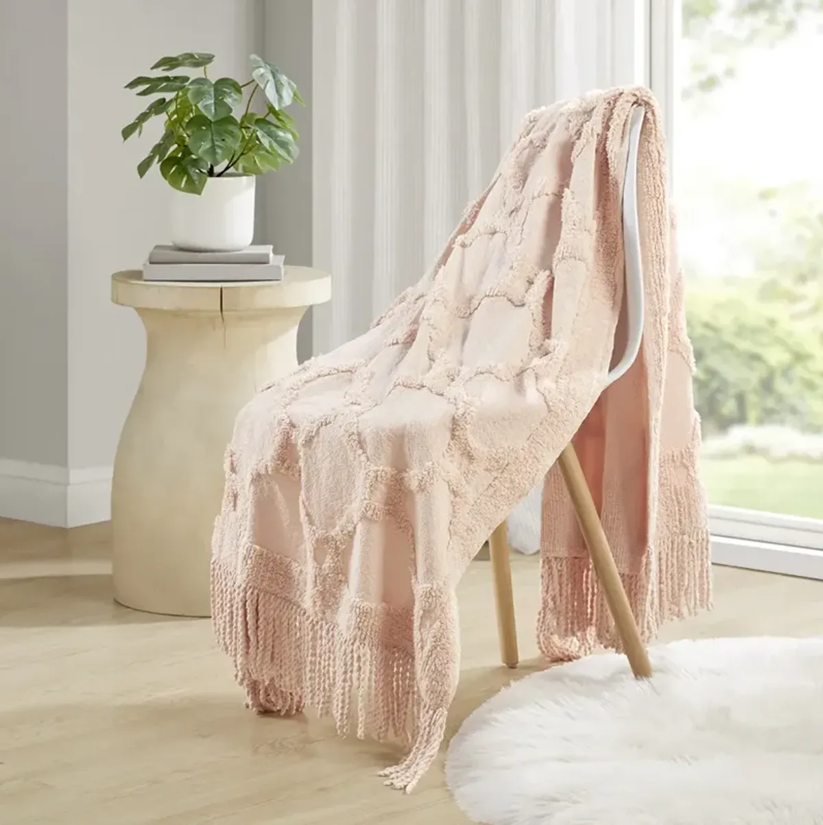 Madison Park Brianne Blush 100% Cotton Tufted Chenille Lightweight Throw With Fringe Tassel 50" x 60"