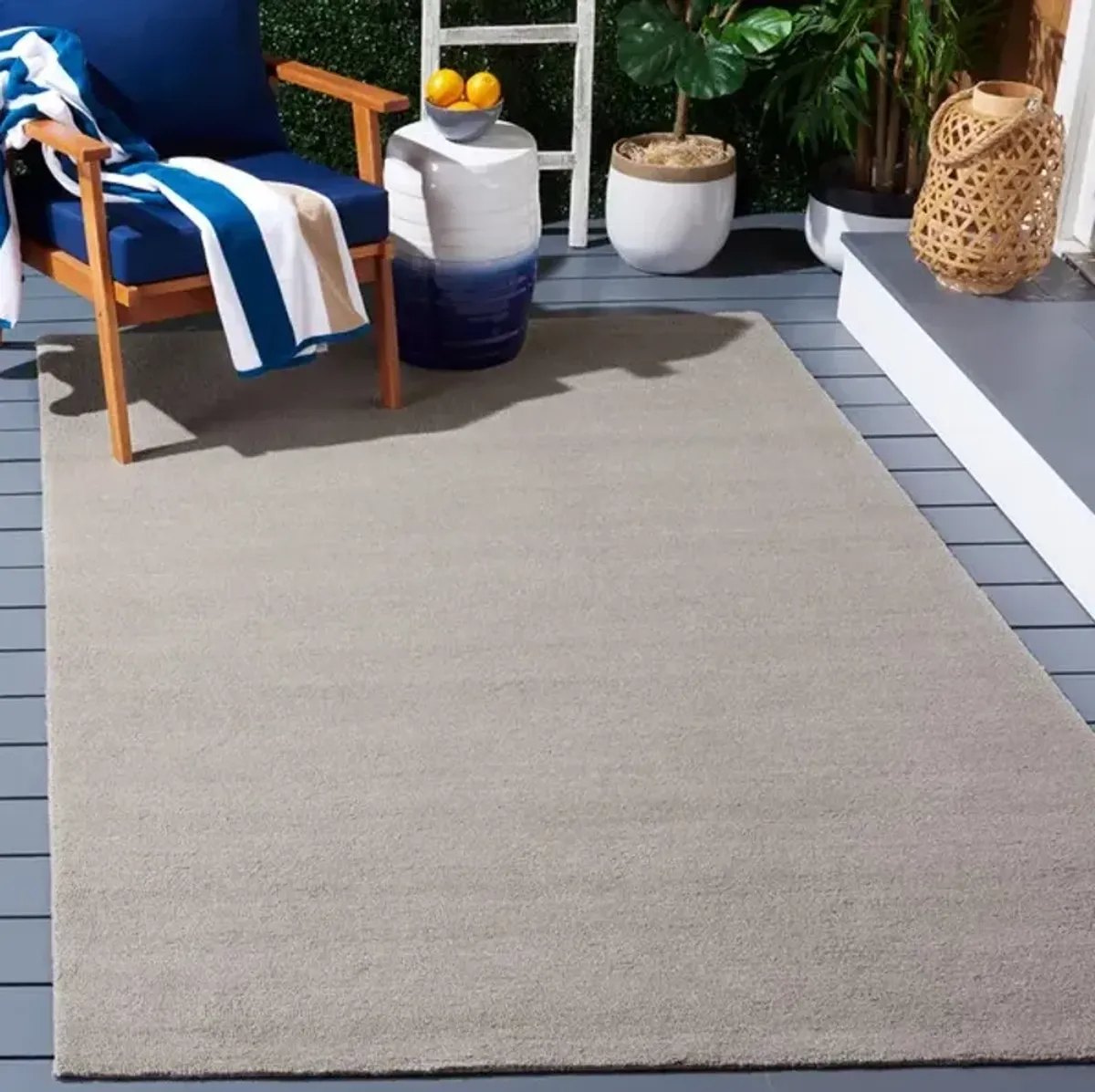 OUTDOOR MICRO-LOOP Small Rectangle Hand Tufted 4' x 6' Rug