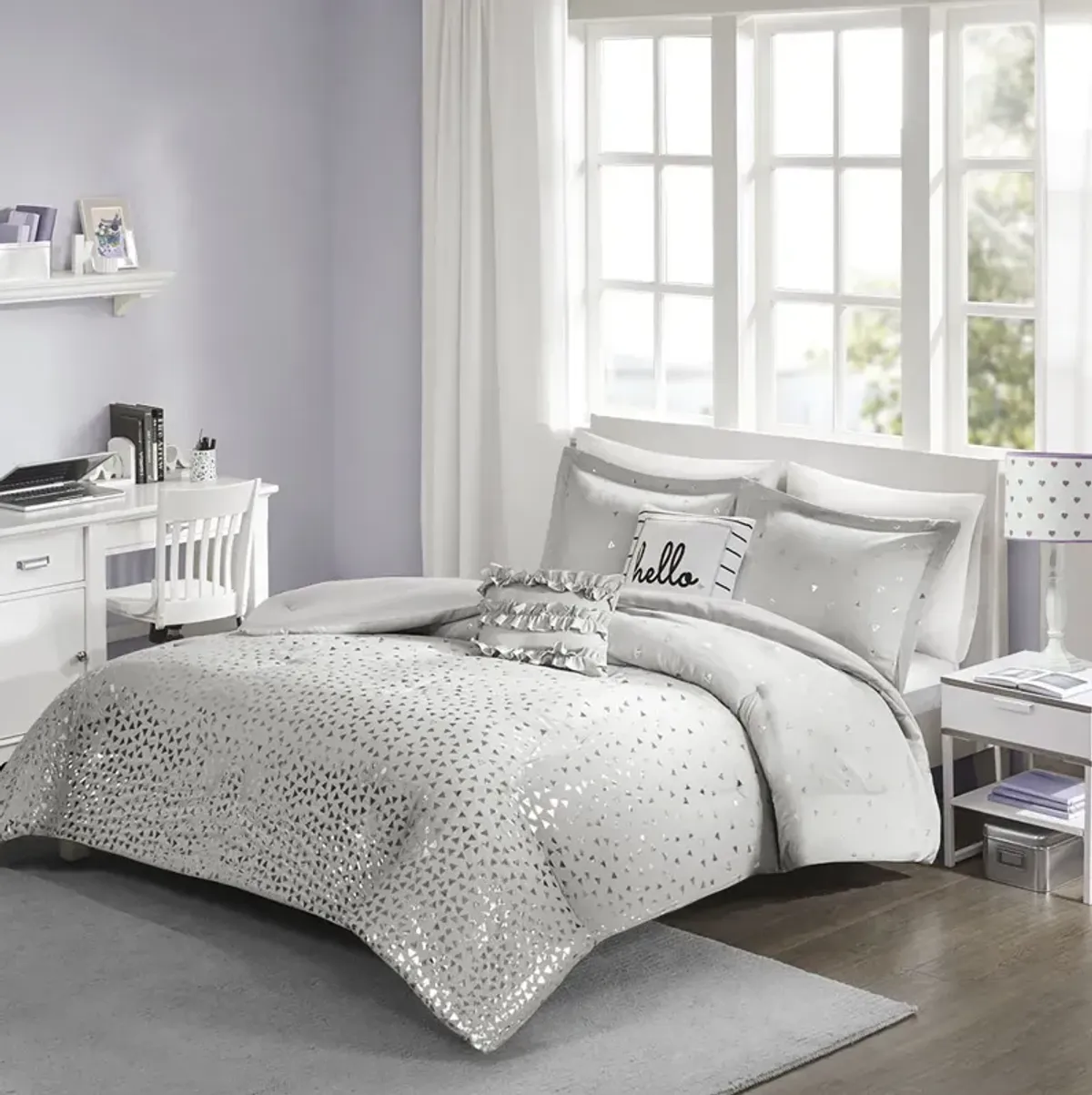 Intelligent Design Zoey Grey/Silver Metallic Triangle Print Comforter Set