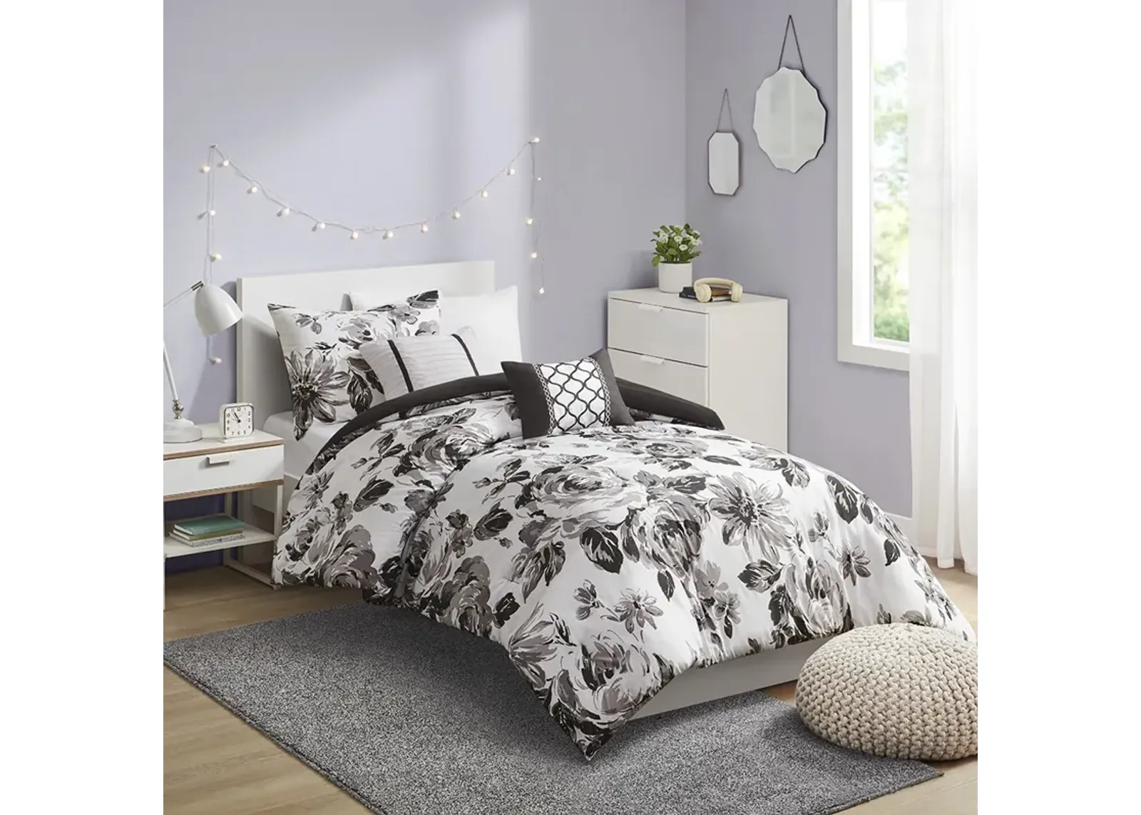 Intelligent Design Dorsey Black/White Floral Print Comforter Set