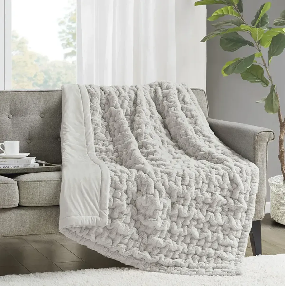 Madison Park Ruched Fur Silver grey Throw