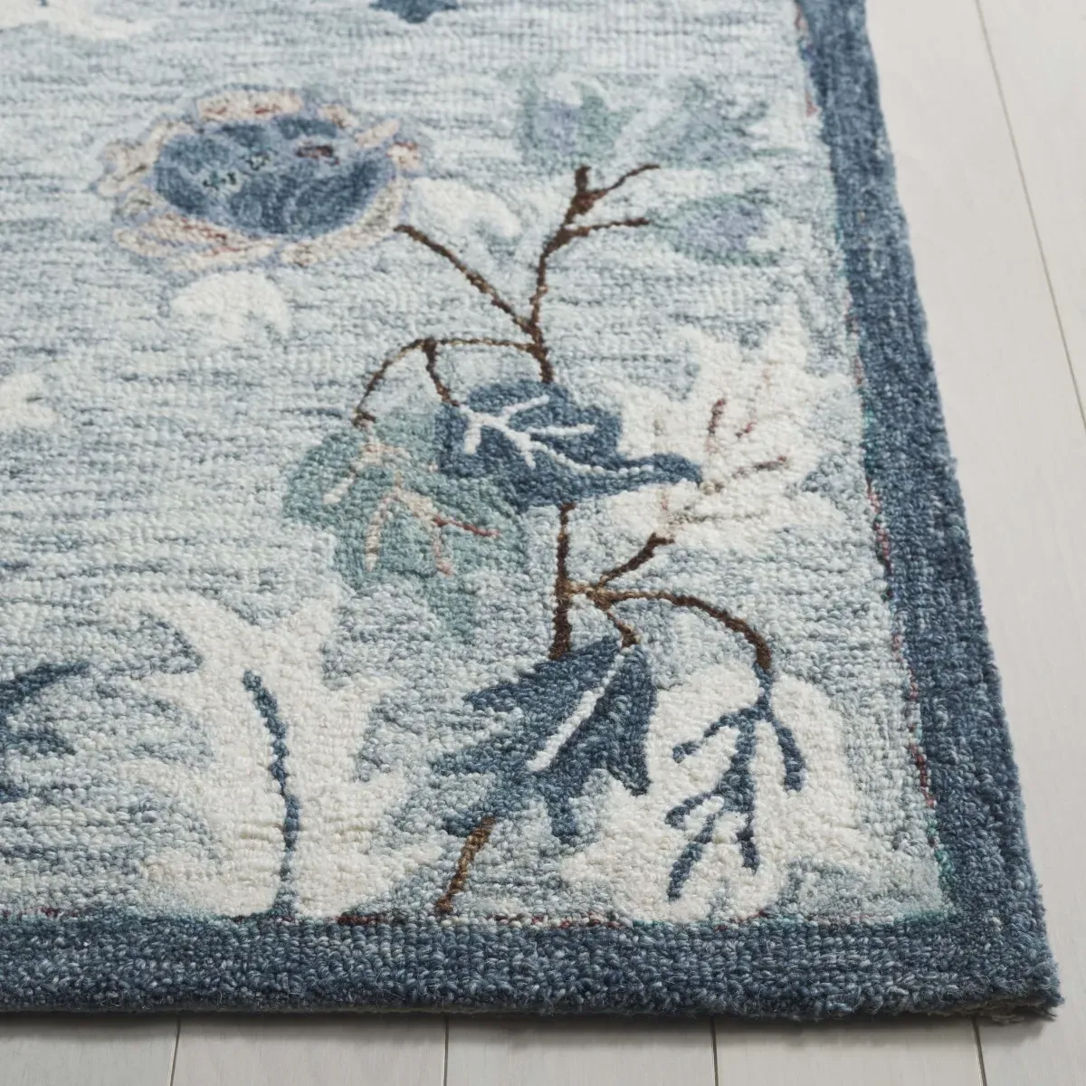 BLOSSOM 572 GREY  2'-6' x 8' Runner Rug