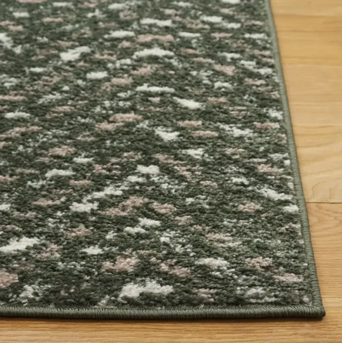 ADIRONDACK 104 DARK GREEN  2'-6' x 8' Runner Rug