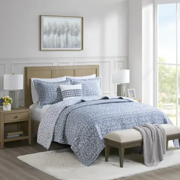 Madison Park Signature Harmony Blue 4 Piece Oversized Reversible Matelasse Quilt Set with Throw Pillow