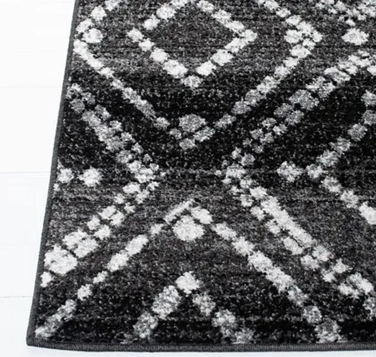 Adirondack Contemporary Black / Ivory 5'-1" X 7'-6" Powerloomed Rug